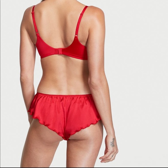 NWT Victoria‘a Secret Satin Flutter Shortie - Picture 2 of 4
